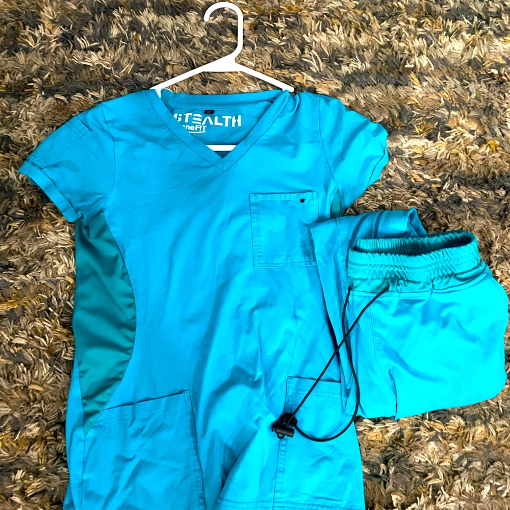 BENEFIT SCRUBS